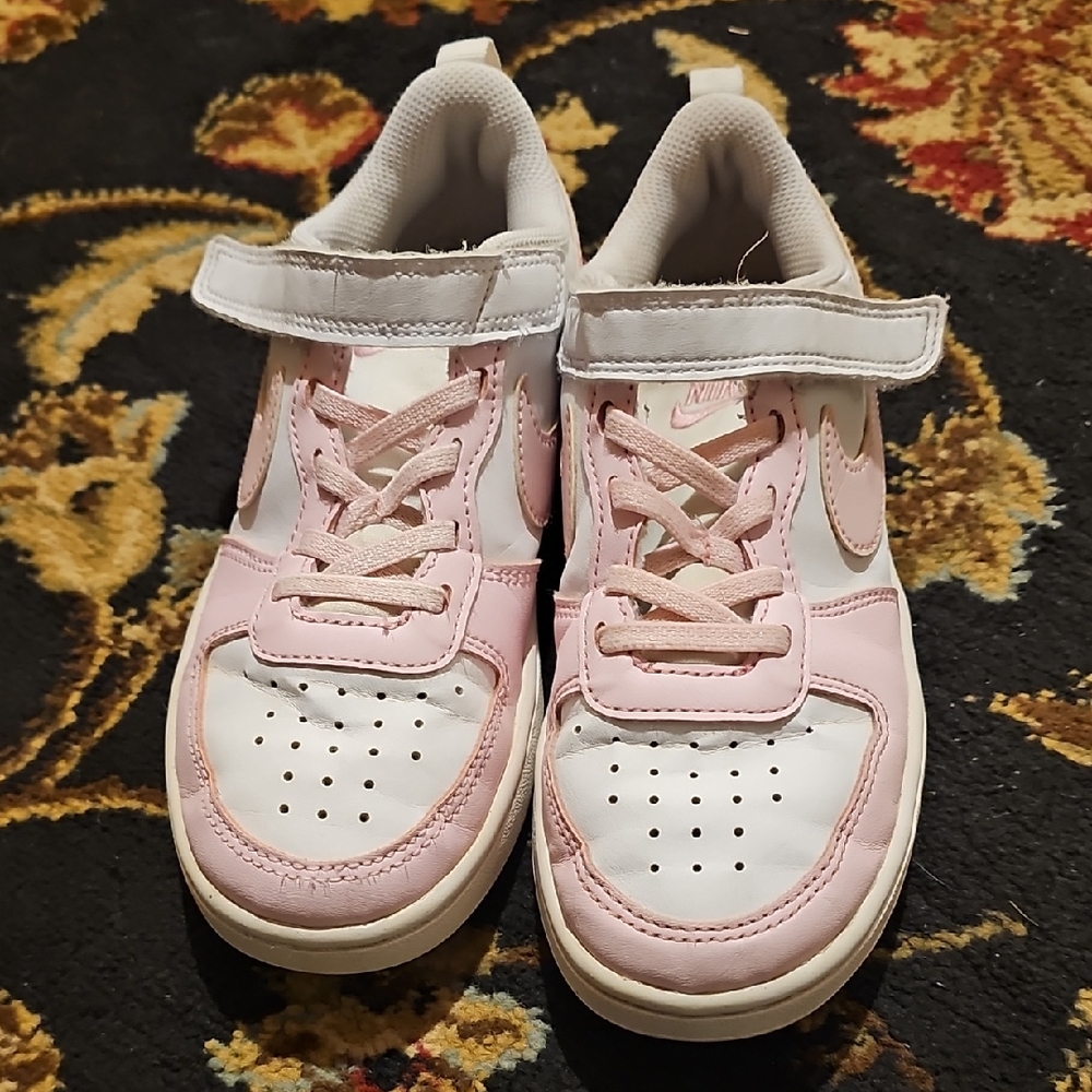 Nike Kids Sneakers in Soft Pink and White